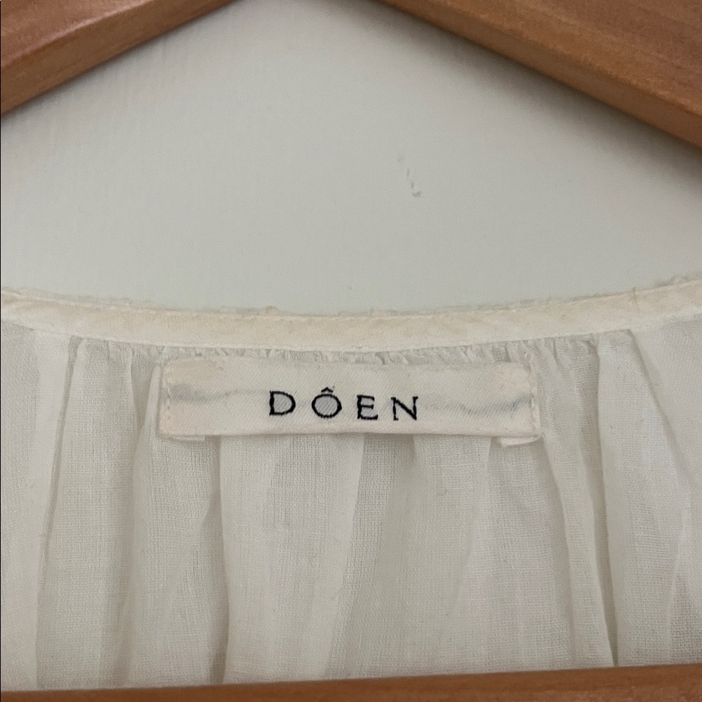 Doen Sheer White Blouse with Ruffled Collar - Picture 2 of 9